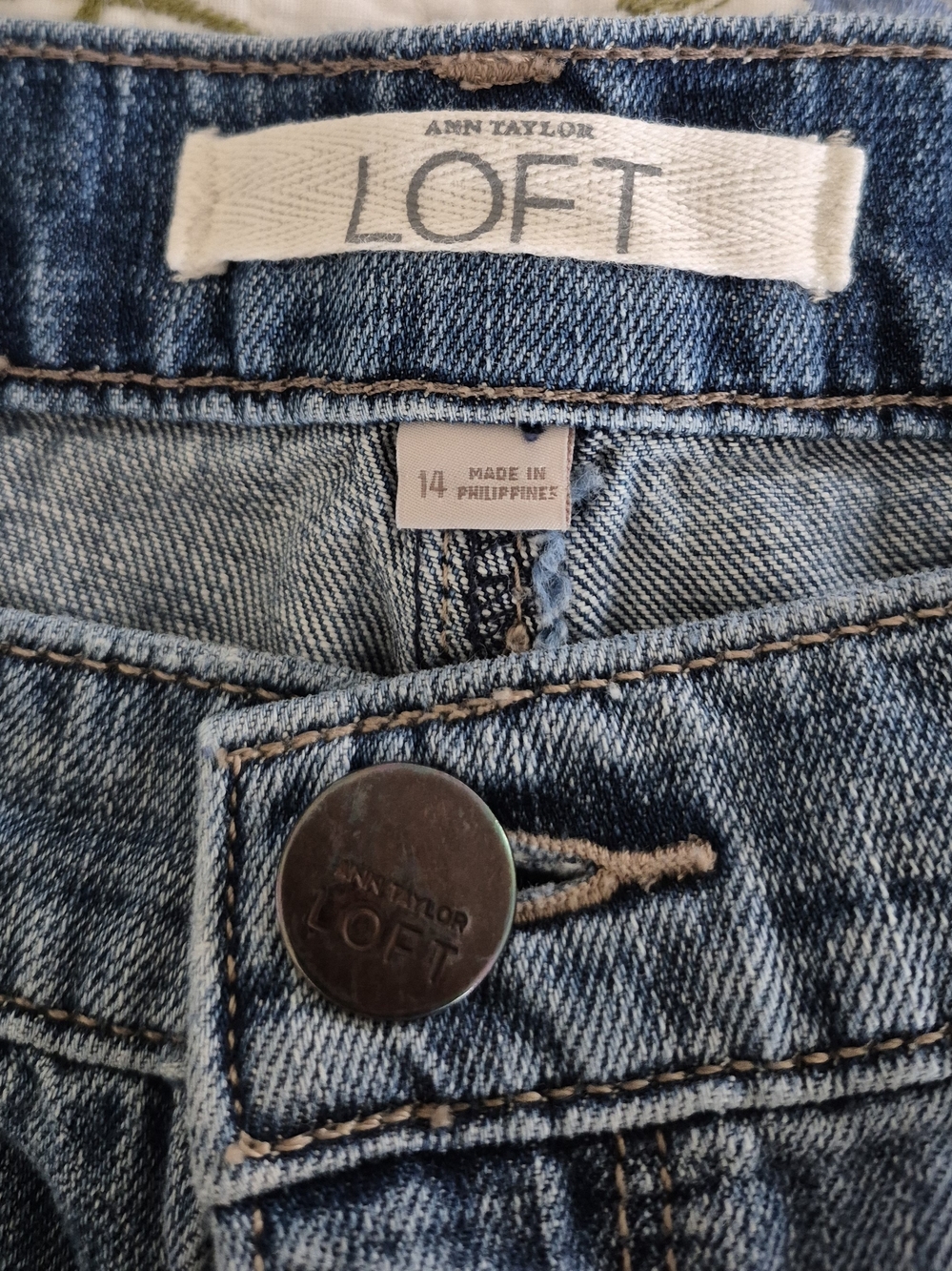 Ann Taylor Loft Light Wash Denim Patch-Pocket Shorts - Picture 2 of 6